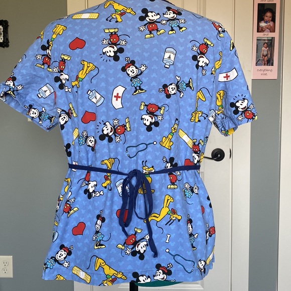 Mickey & Minny Mouse Scrub Top Size Large - Picture 3 of 5